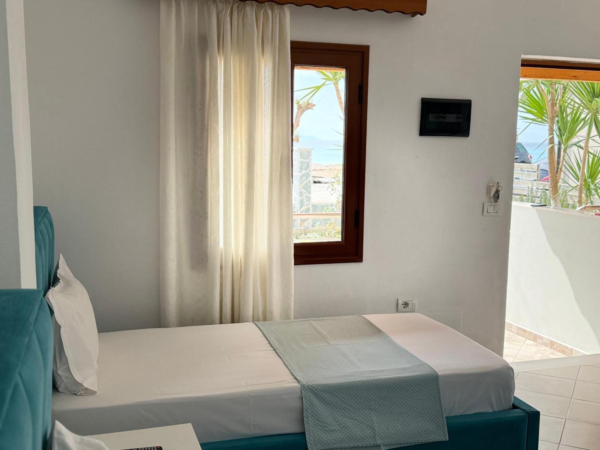 Ionian View B&B 히마레 객실 사진