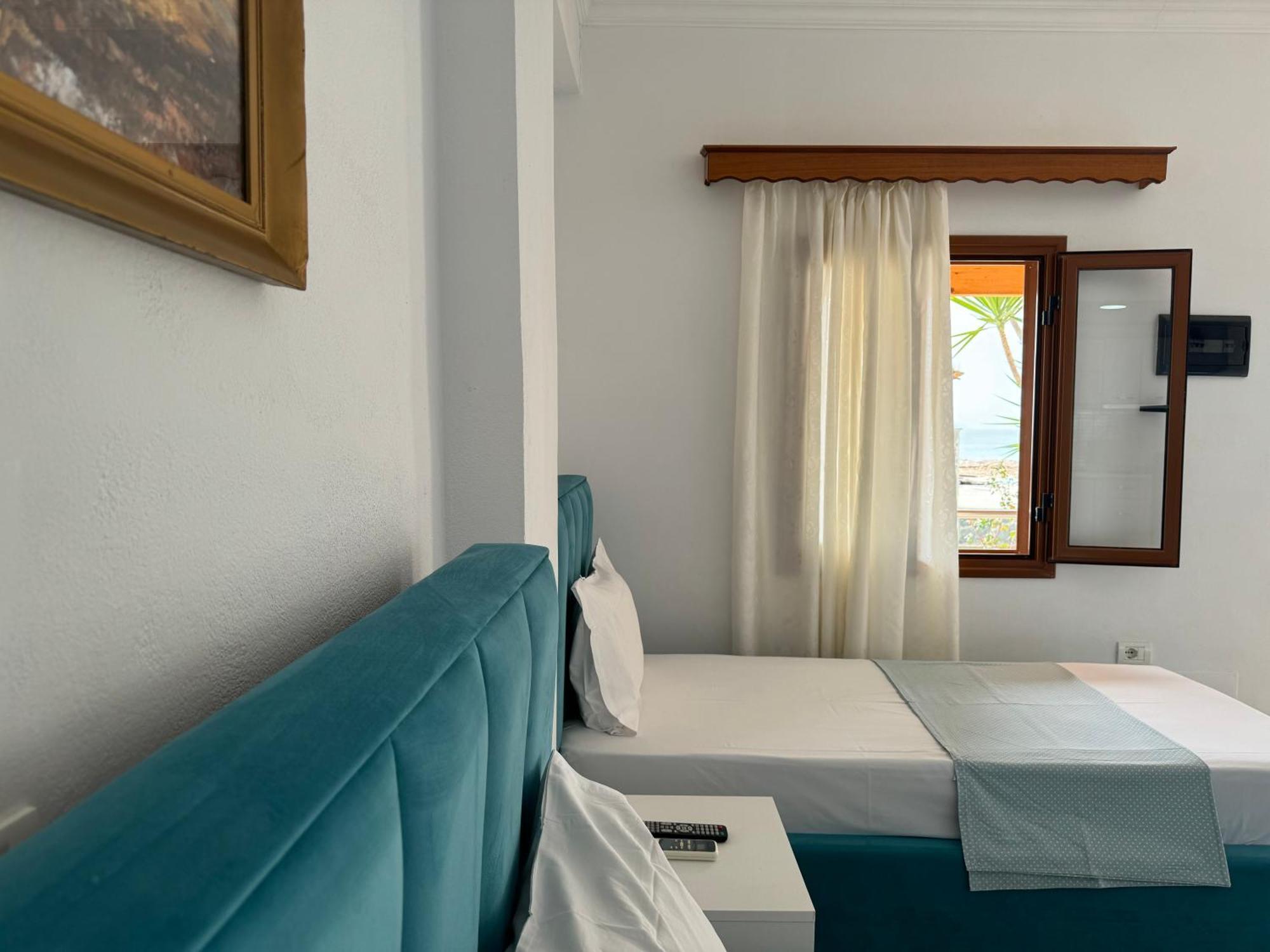 Ionian View B&B 히마레 객실 사진